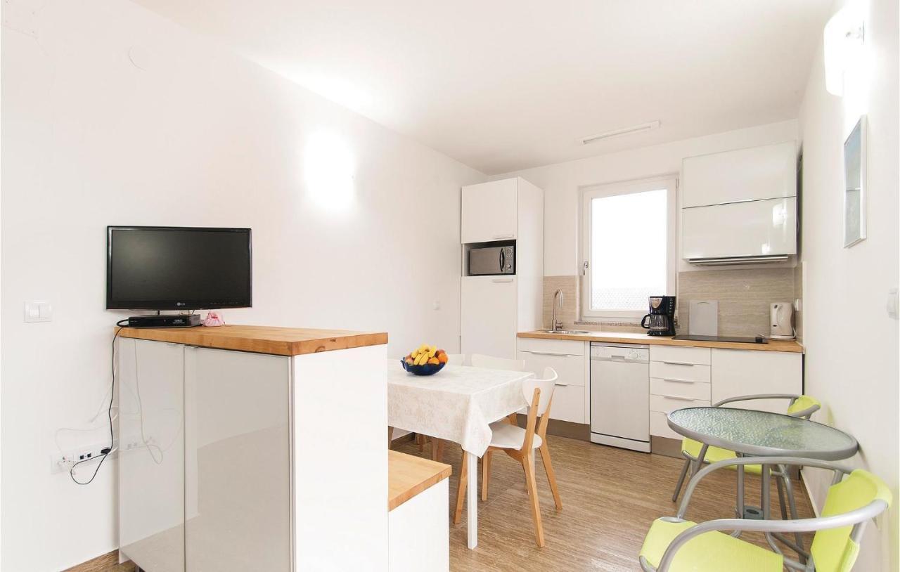 Stunning In With 1 Bedrooms And Internet